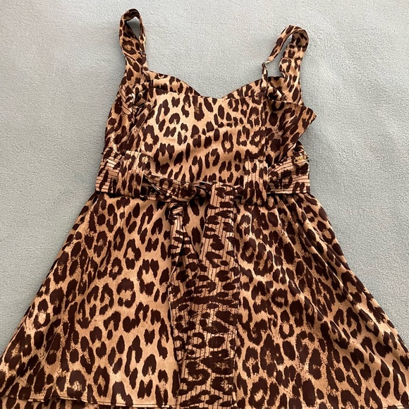 Christina V Leopard Print Mini dress or party top - Picture 9 of 13